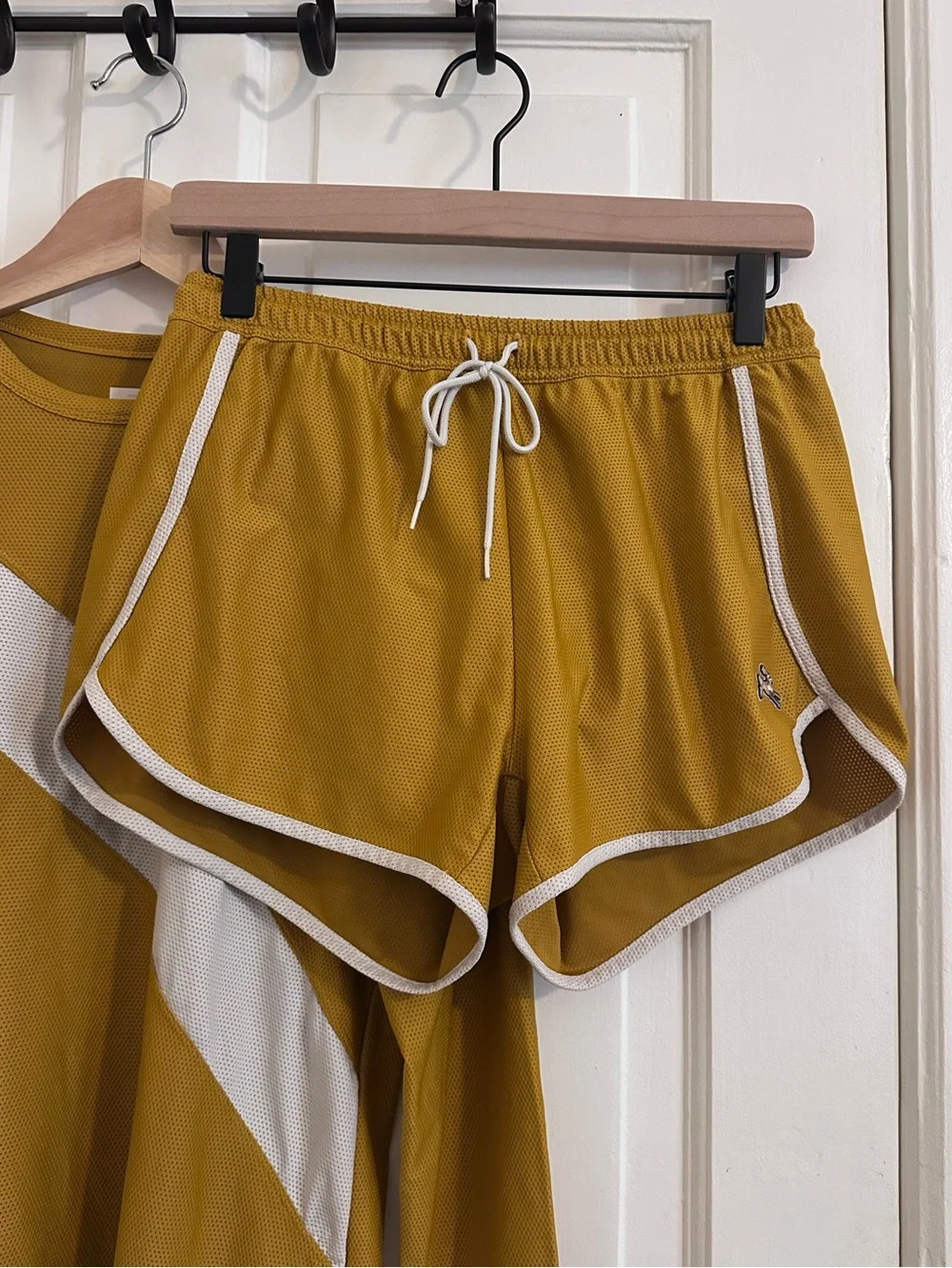 Tracksmith Van Cortlandt Singlet Long Sleeve Shorts Set Honey Gold Ivory Small - Picture 8 of 10